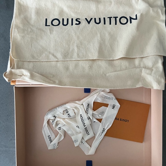 Louis Vuitton TOILETRY POUCH 26 - Picture 5 of 9